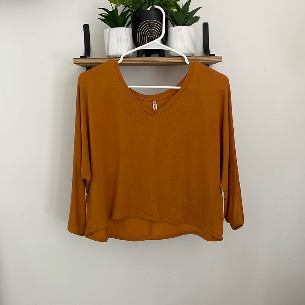 Quarter Sleeve Crop Top